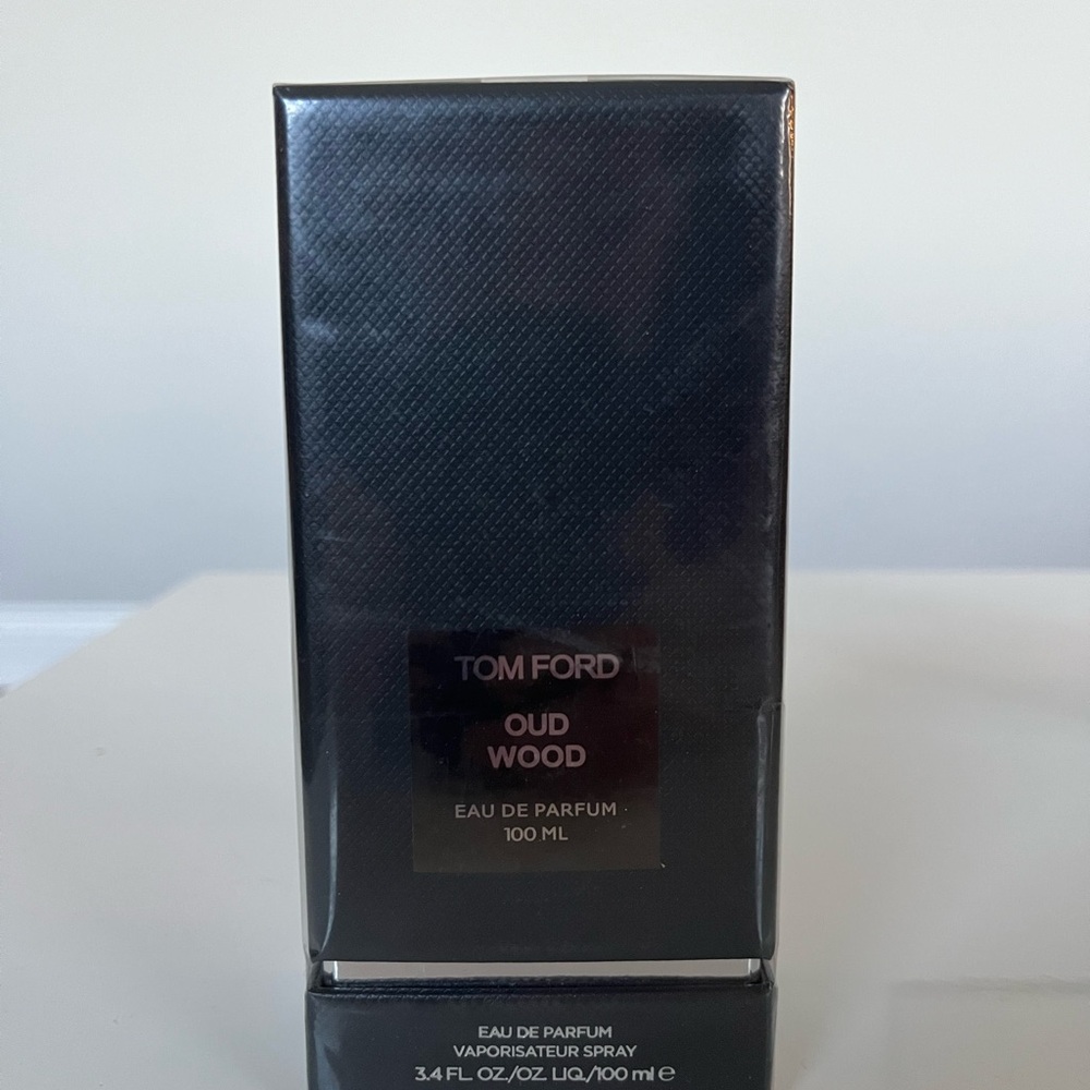 Tom Ford Elegant Black Packaging